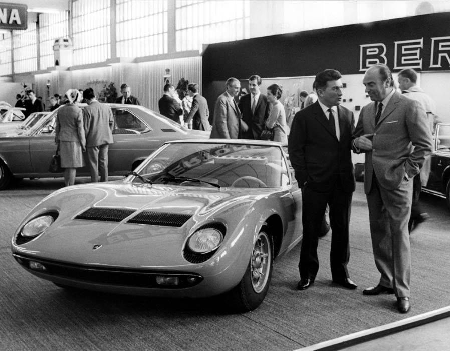 Präsentation auf einer Automesse 1965
