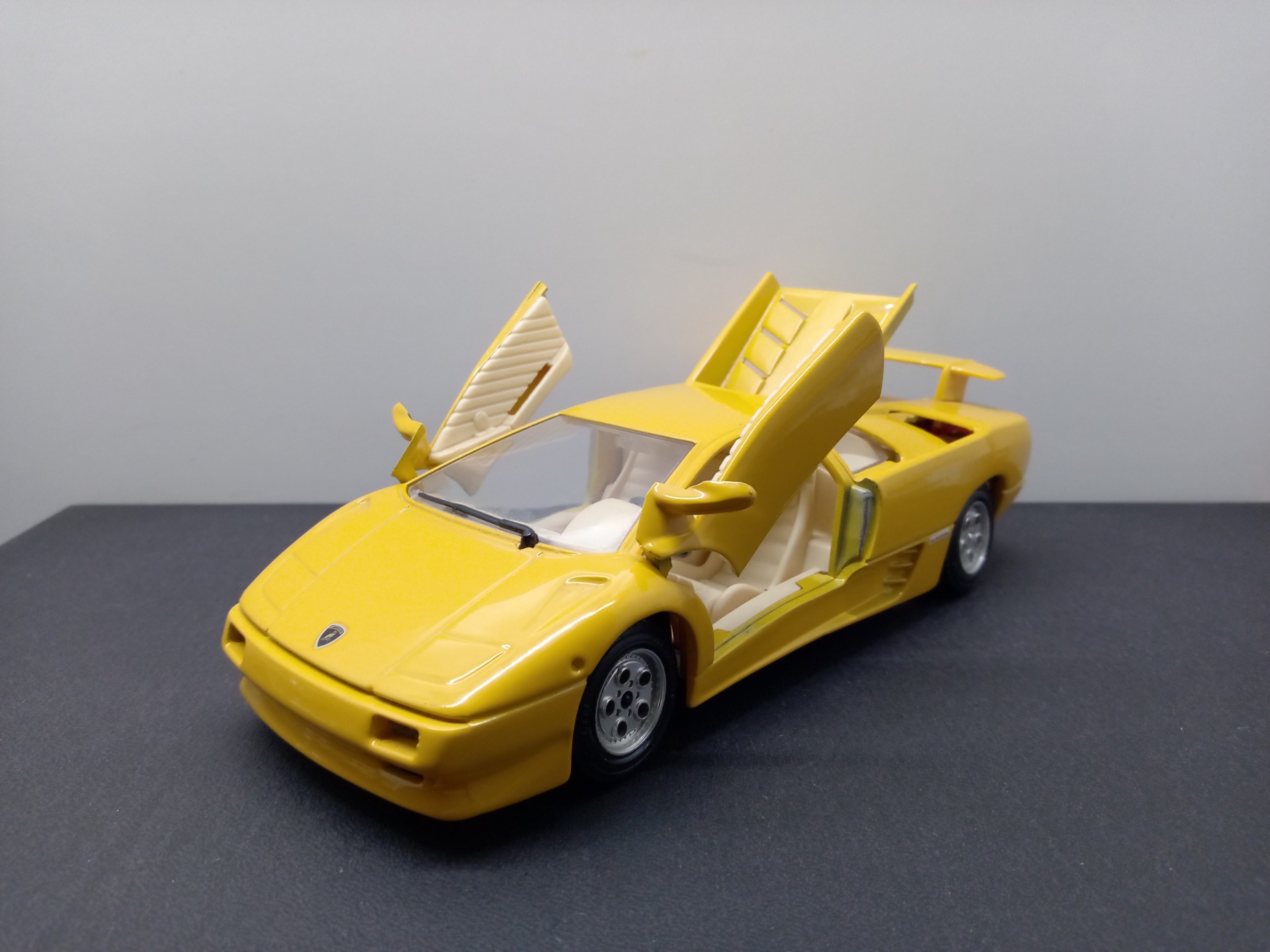 1:24 Bburago Lamborghini Diablo