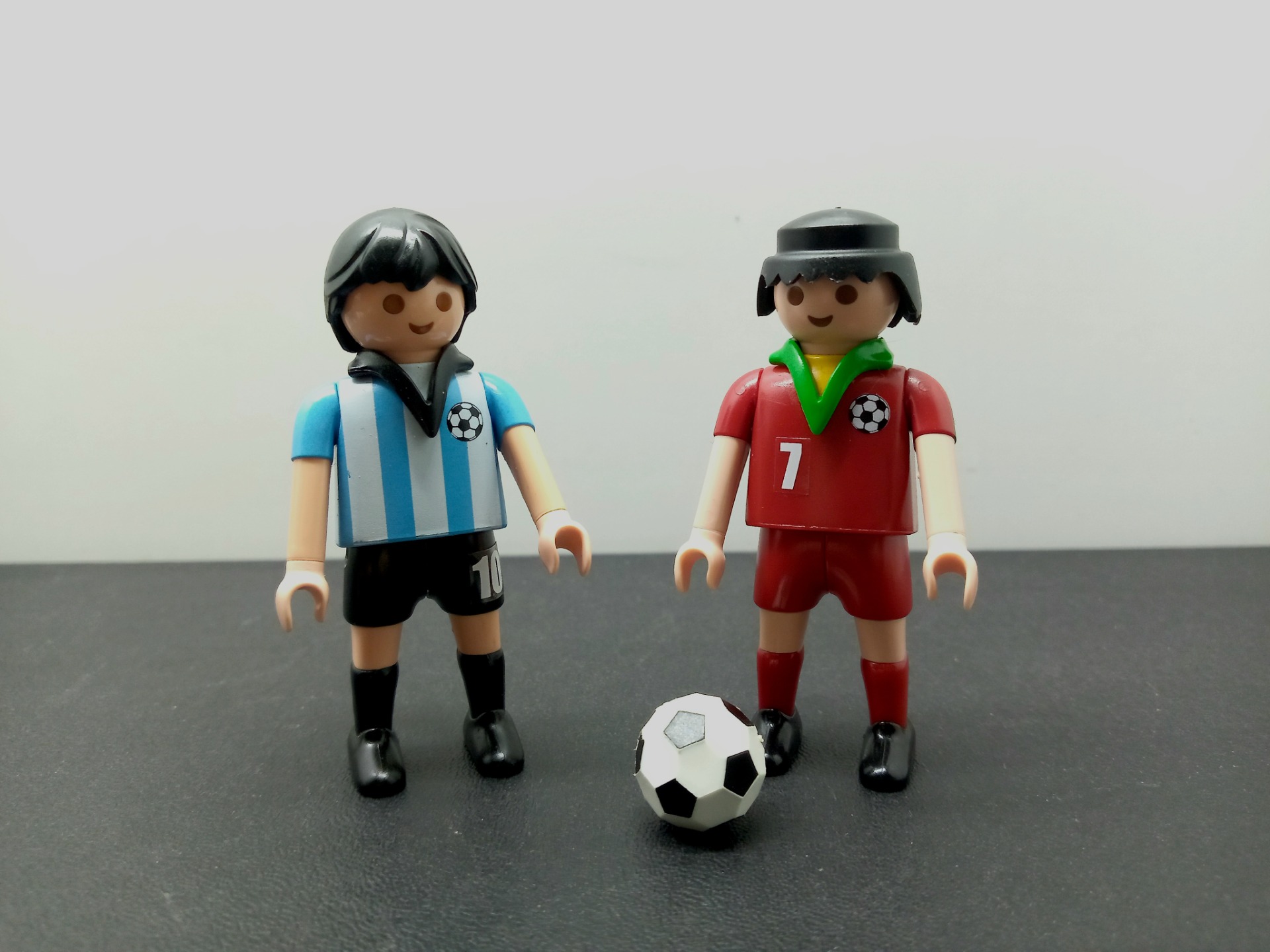 #10 Messi & #7 Ronaldo (Playmobil 2005)